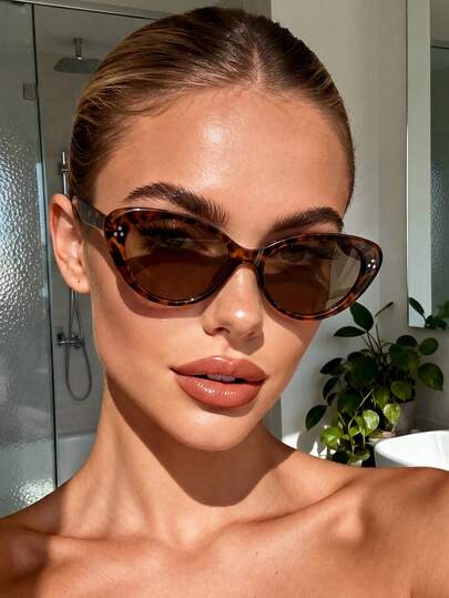 一副豹纹猫眼时尚简约眼镜，适合运动、旅行、驾驶、海滩、节日、度假、街头、钓鱼、户外活动、派对等场合。