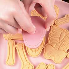 8 piezas Juego de cortadores de galletas con diseño de esqueleto de dibujos animados, moldes creativos DIY para fiestas con tema espeluznante | Sello de fondant con partes anatómicas de estilo gótico - Rosa - Ver 7