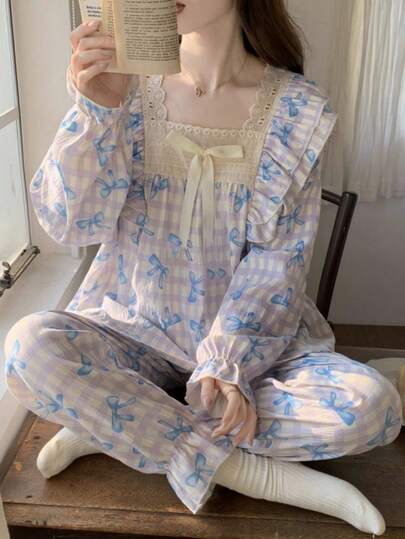 两件套女士睡衣套装，蝴蝶结印花格子图案长袖上衣配大蝴蝶结，蝴蝶结印花格子图案长裤，舒适时尚，适合春秋季休闲穿着。