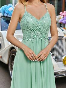 Elegante vestido de dama de honor de gasa con parches de lentejuelas, vestido de invitada de boda para bodas, eventos, cenas y ocasiones formales. Vestido largo de fiesta de unicolor con tirantes de espagueti, espalda descubierta y abertura para mujer, primavera - verde menta - Ver 7
