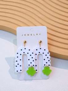 一对亚克力圣帕特里克节绿色U形波点四叶草吊坠耳环，可爱有趣，节日氛围耳环，派对礼物 - 彩色 - 查看 4