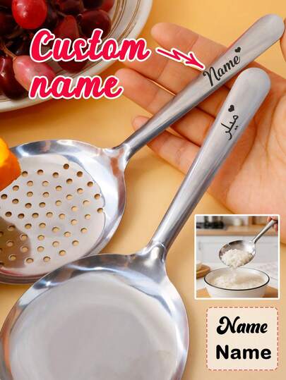 LICVIC Łyżka cedzakowa z personalizowaną nazwą, spersonalizowana łyżka cedzakowa z krótkim uchwytem do gotowania w kuchni, wyjątkowy spersonalizowany prezent dla domowego szefa kuchni, łyżka cedzakowa, praktyczny dodatek do codziennego użytku, personalizowane narzędzie kuchenne na urodziny lub parapetówkę