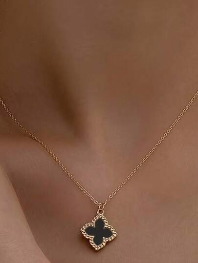 女士时尚四叶草项链 - 采用金色金属链制成，用途广泛，是生日、周年纪念日和其他特殊场合的完美礼物，增添一丝优雅气息。