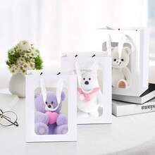 Conjunto com 5 ou 10 unidades de sacolas de papel com janela transparente nas cores marrom, branca, preta e rosa. Ideais para presentes, aniversários, festas e outras ocasiões. Perfeitas para usar como sacolas de papel kraft, embalagens para festas e eventos em geral. Perfeitas para usar como sacolas de papel em pé, lembrancinhas e presentes para novas mamães. Perfeitas para casamentos, despedidas de solteira, madrinhas e outras ocasiões especiais. - Branco - Ver 5
