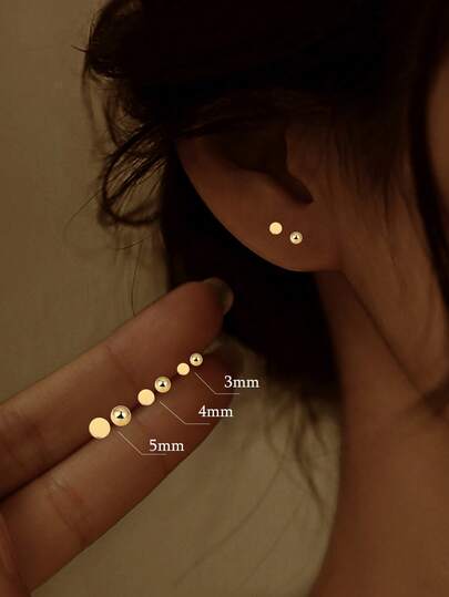 1只S925纯银扁平耳骨螺丝耳环，适合作为礼物送给女孩、女朋友、母亲、姐妹和女性朋友。