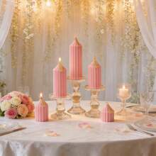 Esta dulce vela perfumada a rayas rosas tiene un diámetro de 5 cm y una longitud de 7,5 a 20 cm. Emite un aroma dulce y es sin humo. Es muy adecuada para la decoración del Día de San Valentín, regalos del Día de San Valentín, regalos festivos y cenas a la luz de las velas. - Vela - Ver 1