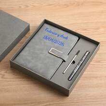 Juego de regalo de cuaderno personalizado A5, incluye cuaderno + bolígrafo + recambio + caja de regalo. El cuaderno y el bolígrafo se pueden personalizar con el texto deseado. Disponible en unidad o en set - Juego de cuadernos con hebilla en forma de U - Ver 6