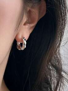 1 Pair Of Niche Fashionable, Cool, Minimalist, Personalized, Textured Ear Buckle, Elegant, High-Quality Earrings Jewelry For Women - Multicolor - View 3