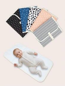 1 tấm lót thay tã gấp gọn, chống thấm nước, tiện lợi khi sử dụng ngoài trời và dễ cất giữ. - Nhiều màu - Xem 1