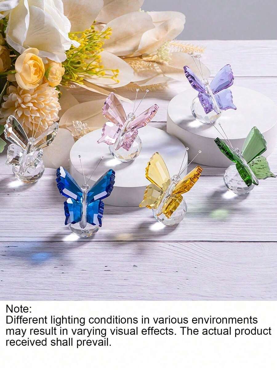 一款纯手工制作的蓝色水晶蝴蝶饰品，采用几何水晶材质，轻盈奢华，设计创意十足的透明水晶蝴蝶，适合作为情人节、万圣节、圣诞节和生日派对的礼物。 - 多 - 查看 1