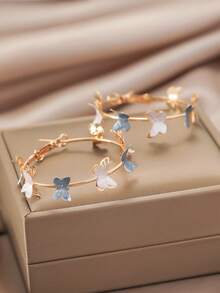 1 par de pendientes de aro con diseño de mariposa minimalista y elegante, versátiles para uso diario y fiestas, adecuados como regalo de San Valentín o cumpleaños para mujeres - Celeste - Ver 4