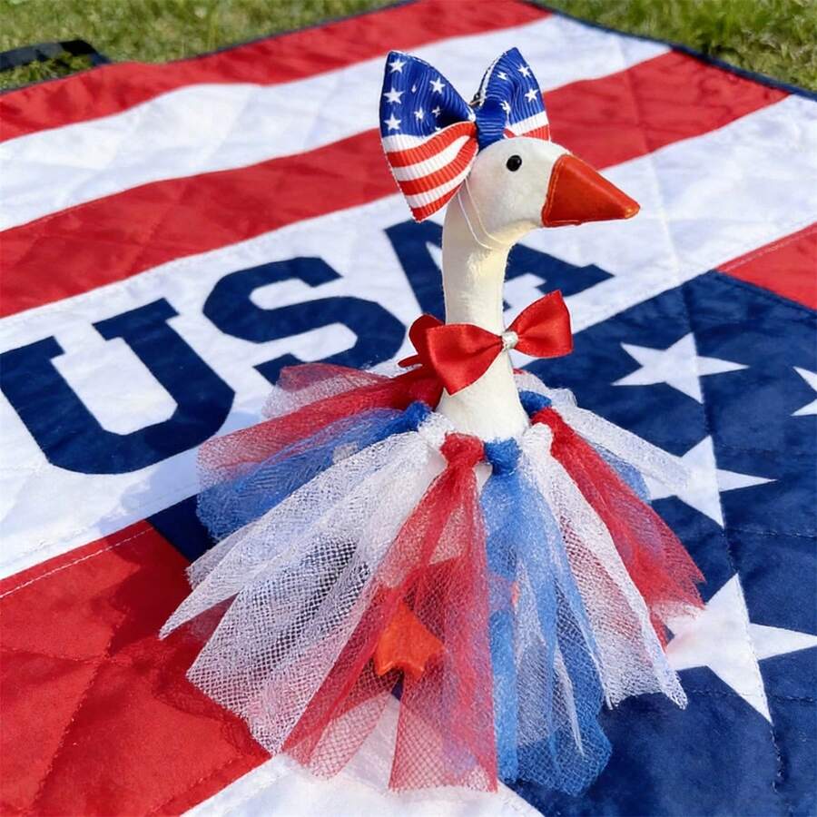 Figura de ganso de escritorio de 7 pulgadas, divertido vestido colorido y diadema, conjunto de collar y pajarita, mini disfraz de ganso de porche para fiestas - azul - Ver 1