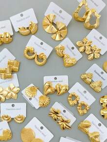24 件装 - （随机）金色耳环，不锈钢材质，优雅款式，防过敏不锈钢耳环套装，送给女性朋友的最佳耳环礼物。（随机） - 彩色 - 查看 1