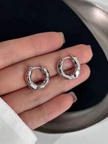 1 Pair Of Niche Fashionable, Cool, Minimalist, Personalized, Textured Ear Buckle, Elegant, High-Quality Earrings Jewelry For Women - Multicolor - View 9