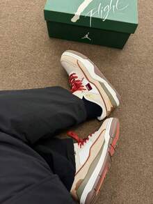 Nike Jordan FLIGHT COURT 女款低筒復古休閒鞋，街頭風百搭舒適貼合支撐鞋款 IQ1107-171 - 米色/紅色 - 查看 3