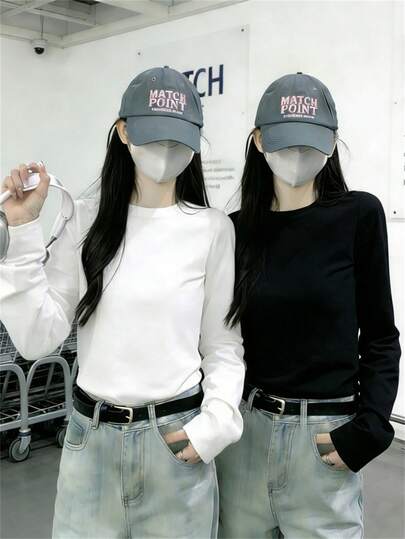 宽松慵懒的黑白纯色长袖T恤，显瘦又显身材，适合叠穿。