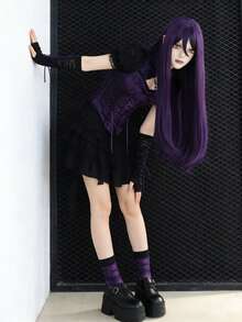 蓬松自然波浪侧刘海长假发，深紫色高温纤维女士假发，弹性轻盈，耐热，适合角色扮演和节日佩戴，引人注目。 - 紫色 - 查看 3