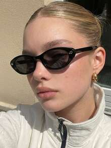 1 Pair Women's Small Oval Frame Retro Stylish Eyeglasses - Glossy Black - View 1