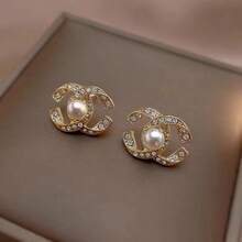 Xiaoxiangfeng Double C Pearl Earrings For Women's Light Luxury, Niche Design, High-End Temperament, Socialite Style Design, Handmade Letter Fashion, Cool, Sparkling Earrings. They Are Simple, Versatile, And Have A Fresh Fragrance - Khuyên tai hình chữ C kép - Xem 1