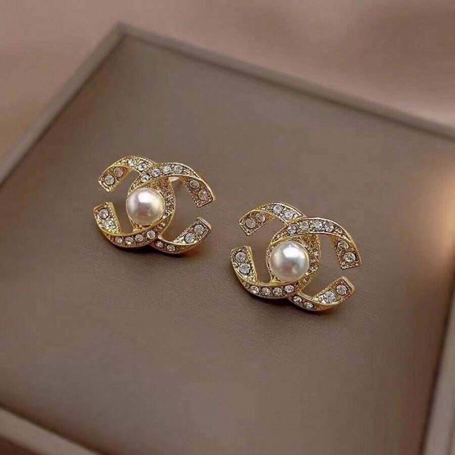 Xiaoxiangfeng Double C Pearl Earrings For Women's Light Luxury, Niche Design, High-End Temperament, Socialite Style Design, Handmade Letter Fashion, Cool, Sparkling Earrings. They Are Simple, Versatile, And Have A Fresh Fragrance - Khuyên tai hình chữ C kép - Xem 1
