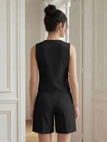 A&DD MODA, REF:LE513 - Women's Set - This Women's Vest And Shorts Set Includes An Exclusive Embroidered Vest With A Front Opening, Combined With High-Waisted, Straight-Cut Shorts That Perfectly Flatter The Legs. Ideal For Everyday Wear And The Workplace. - 黑色 - 查看 2