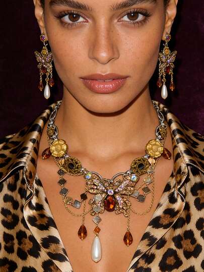 1 Piece Butterfly And Flower Luxury Necklace, Bohemian Retro Shiny Necklace, Women's Short Necklace, Women's Jewelry, Diamond-Inlaid Vintage Jewelry, Exaggerated And Novel Jewelry, Suitable For Banquets And Daily Wear