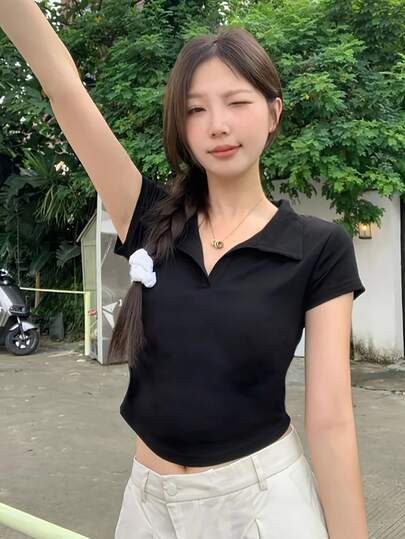 女士Y2K极简主义纯黑色修身腰部可爱性感百搭翻领短袖T恤，春夏款