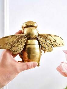 1pc Gold Resin Bee Sculpture Desktop Decor, Office Desk Decoration/Gift For Men/Home Accents Wall Decor, Suitable For Home Party Insect Theme Decor, Unique Gift For Insect Lovers, Home Decor, Room Decor, Wall Decor - Multicolor - View 6