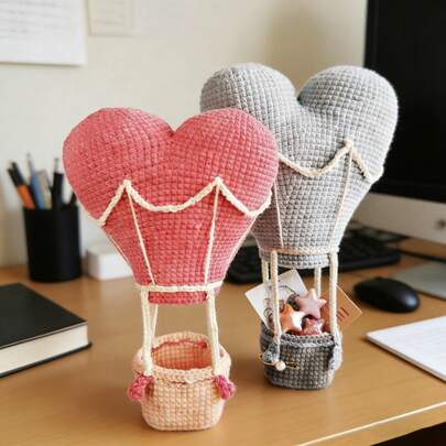 1 Set, DIY Handmade Crochet Heart-Shaped Hot Air Balloon Craft Kit, A Romantic And Practical Handmade Gift | The Crocheted Heart-Shaped Hot Air Balloon With A Mini Basket Design Can Be Used As A Healing Desktop Decor Or A Pen Holder. Easy-To-Follow Pictorial Instructions For Beginners, High-Quality Details And Texture, Handcraft A Romantic Little Item To Keep The Warm Atmosphere Close.