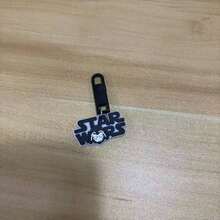 Star Wars 星球大战主题服装和背包，采用防滑拉链设计，服装和行李箱上配有独特可爱的拉链头。 - 彩色 - 查看 12