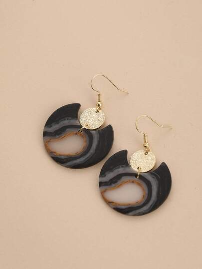 一对手工制作的软粘土仿黑石新月形独特设计耳环，适合度假、派对和日常佩戴。