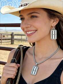 高品质女士复古波西米亚风西部印花合金吊坠首饰套装，骰子造型，喷绘工艺，适合搭配各种服饰，日常佩戴或参加派对皆宜，2026年新款，是特殊场合馈赠佳品，佩戴后定能收获赞美，立即添加到您的首饰收藏中，满意后请给予五星好评并分享您的精美照片。 - 白色骰子 - 查看 2