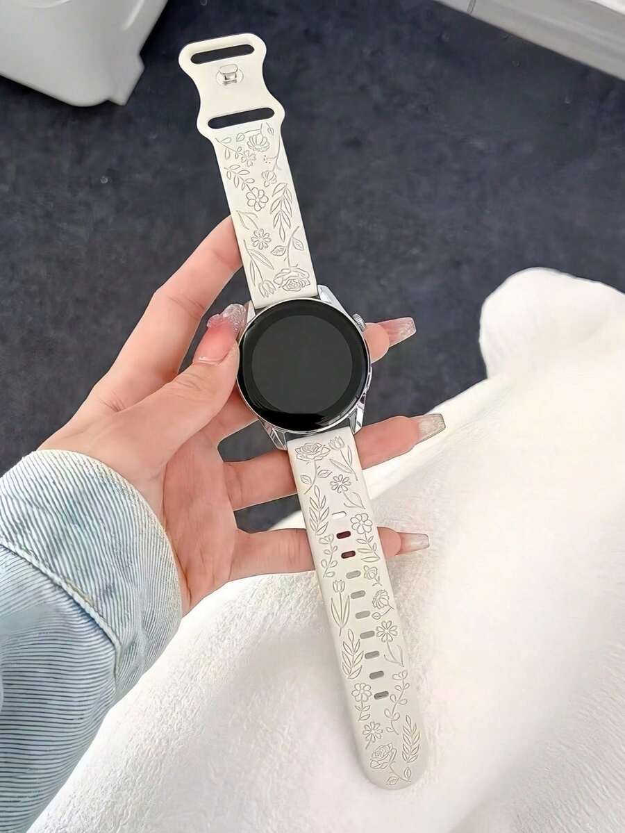 20毫米花卉雕刻表带，兼容三星Galaxy Watch 7/6/5/4（40毫米/44毫米）、5 Pro、6 Classic（47毫米）、Watch 4 Classic、Active 2（20毫米/45毫米）、Galaxy Active 2、Galaxy Watch 3、Watch 4 Classic（42毫米/46毫米）、Watch 6（47毫米/43毫米）。