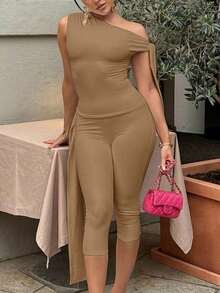 Conjunto de 2 piezas para mujer, top de verano de color sólido con cuello asimétrico y pantalones capri rojos - Caqui - Ver 4