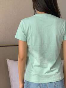 Playera de algodón mujer escote en V diseño básico cómoda casual versátil suave transpirable ligera esencial imprescindible moderna práctica elegante minimalista combinable diaria ajuste clásico flexible relajada ideal guardarropa funcional durable básica calidad - verde menta - Ver 3