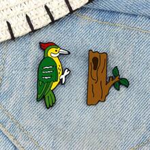 1枚啄木鸟树洞珐琅胸针，可爱动物丝带植物胸针，男女时尚翻领胸针徽章收藏胸针 - 彩色 - 查看 2