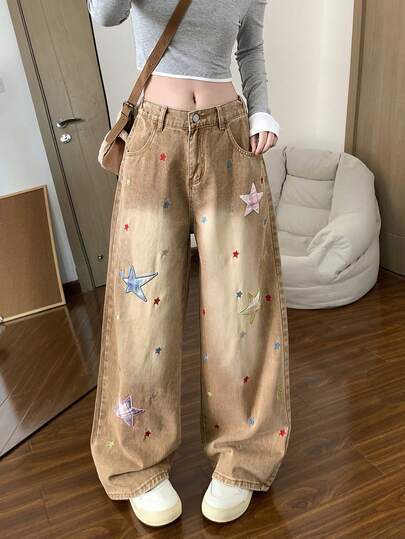 Quần jeans ống đứng dáng rộng đính sao dành cho nữ, đa năng và tôn dáng.