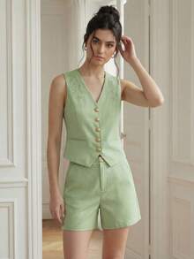 A&DD MODA, REF:LE513 - Women's Set - This Women's Vest And Shorts Set Includes An Exclusive Embroidered Vest With A Front Opening, Combined With High-Waisted, Straight-Cut Shorts That Perfectly Flatter The Legs. Ideal For Everyday Wear And The Workplace. - 綠色 - 查看 1