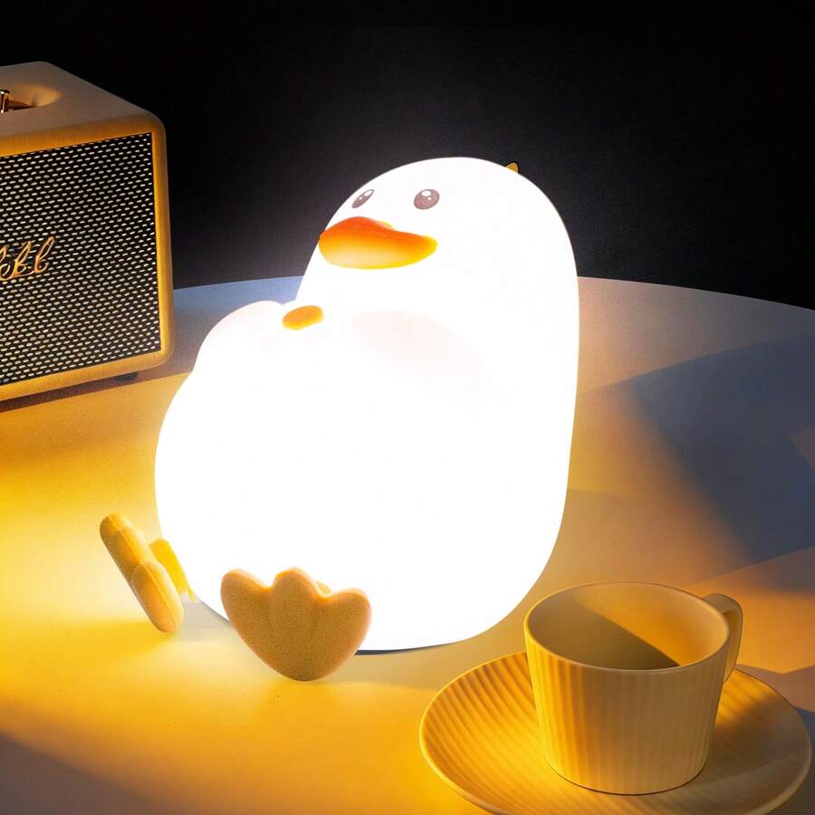 This Duck-Shaped Night Light Is A Fun, Rechargeable Rechargeable Lamp That Creates A Cozy Bedroom Atmosphere. Suitable For Bedrooms And Living Rooms, It's A Fun Home Décor And A Great Gift For Birthdays Or Easter. - 彩色光 - 查看 1