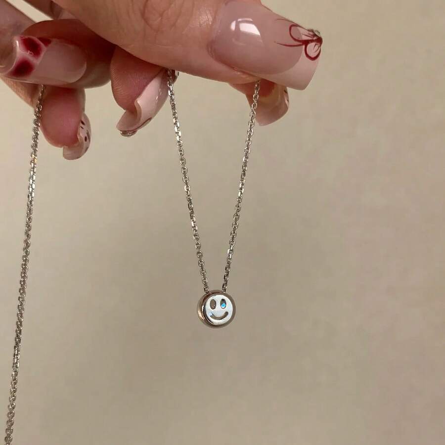 简约笑脸立方氧化锆项链，优雅时尚的铂金镀层奢华吊坠项链，女士款 - 白金 - 查看 1