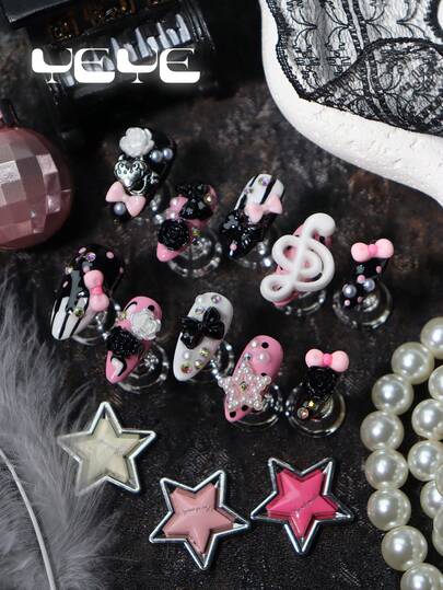 10片装中号杏仁形美甲贴片，款式包括黑粉色、黑白、甜心、蝴蝶结、梨形星形、3D立体装饰花朵、音符、闪亮水钻装饰等，音乐风格Y2K全覆盖亚克力中长款手工美甲套装，美甲用品套装，包含1个迷你指甲锉和1张胶贴，适合女性和女孩。适用于日常佩戴、派对、婚礼、音乐节等场合。