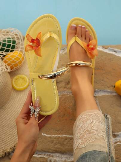 Women's New Summer Fashion Orchid Creative Vacation Sandals, Simple Fairy-Style Sexy Casual Versatile Beach Vacation Sandals, White With Gold Decorative Buckles.