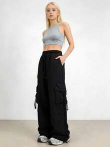 女士科技风长裤，高腰宽松工装裤，多口袋设计，饰有绑带和抽绳裤脚，适合街头风格穿着。 - 黑色 - 查看 3