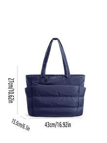 Đây là chiếc túi xách nữ màu xanh đậm với dung tích bên trong rộng rãi. Túi có hai ngăn đựng cốc bên hông, khóa kéo kim loại trơn tru và hai quai đeo vai để có thể đeo vai hoặc xách tay. Bên trong có thể đựng những vật dụng cần thiết hàng ngày như son môi, ô dù, chìa khóa và mỹ phẩm. Thích hợp cho phụ nữ đi làm, đi chơi, mua sắm, công tác, du lịch và sử dụng hàng ngày. - Xem 2