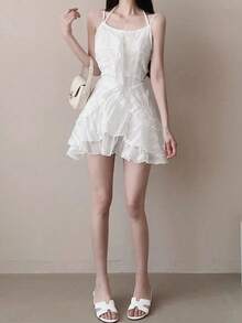 2025新款荷叶边吊带连衣裙，别致法式风格，显年轻，仙气十足的A字裙摆，娇小高腰白色夏季优雅连衣裙 - 白色 - 查看 4