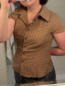 Women Short Sleeve Plaid Button Up Shirt Y2K Button Down Collared Blouse Summer Vintage Slim Fit Gingham Top - 棕色 - 查看 3