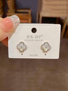 925纯银优雅贝壳四叶草花朵耳钉，时尚珠宝，情人节或周年纪念日送给女性的礼物 - 耳環 - 查看 8