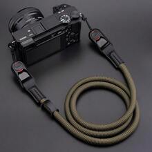 适用于佳能5D4 R50 R6 200D、尼康ZF/Z30、XS20 XT5、ZVE10/A7RM4微单相机的快拆式相机攀岩绳肩带，可调节肩带 - 軍綠色 - 查看 3