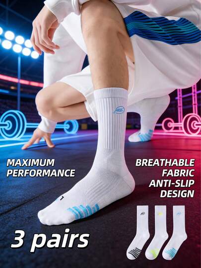 男士三双装运动袜，四季皆宜，透气吸湿，专为跑步设计，提供足弓支撑，速干防臭，防滑袜口，柔软弹力，防磨脚，加固袜头和袜踝，经久耐穿，透气网眼拼接，全天舒适。