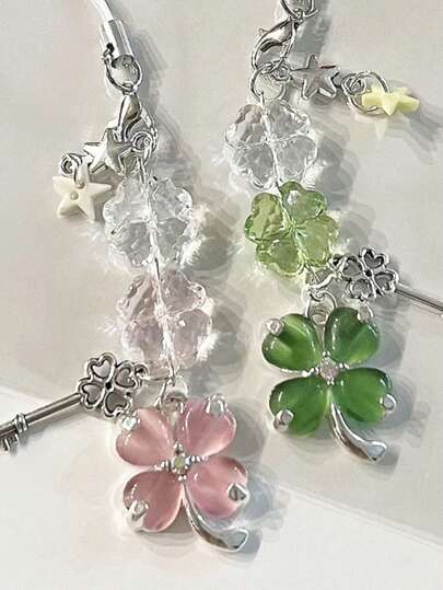 1 个四叶草包挂件、古本卡片簿小挂件、千禧五芒星手机配件、背包配件